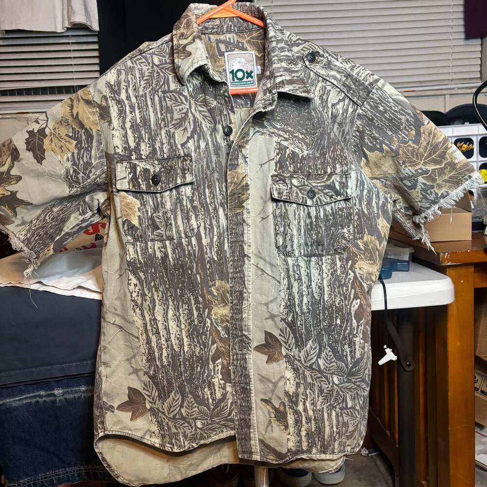 Vintage 10X Realtree Camo Frayed Sleeve Button-Up Shirt - Medium